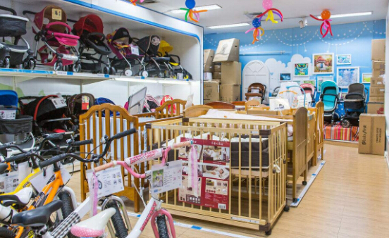 婴儿用品店加盟费用全解析 儿童用品行业投资指南